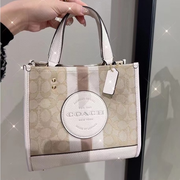Coach C8417 Dempsey Tote 22 In Signature Jacquard With Stripe And Coach Patch In - Picture 1 of 11